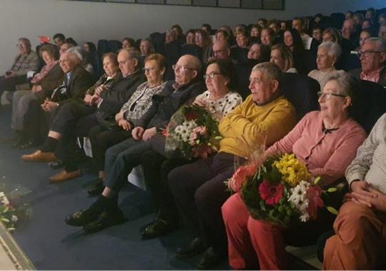 Las parejas homenajeadas en la gala «50 años juntos» en Santa Marta de Tormes