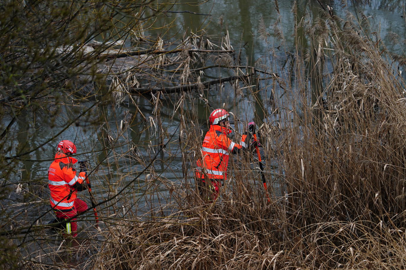 En imágenes: nueva búsqueda en el río para buscar al vecino del Camino de las Aguas desaparecido la semana pasada