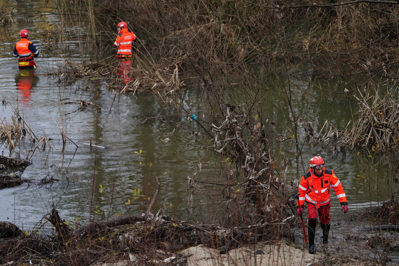 En imágenes: nueva búsqueda en el río para buscar al vecino del Camino de las Aguas desaparecido la semana pasada