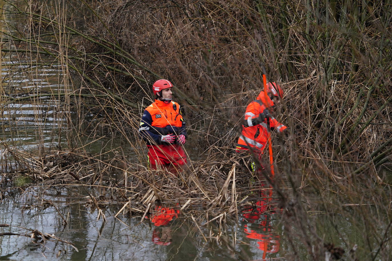 En imágenes: nueva búsqueda en el río para buscar al vecino del Camino de las Aguas desaparecido la semana pasada