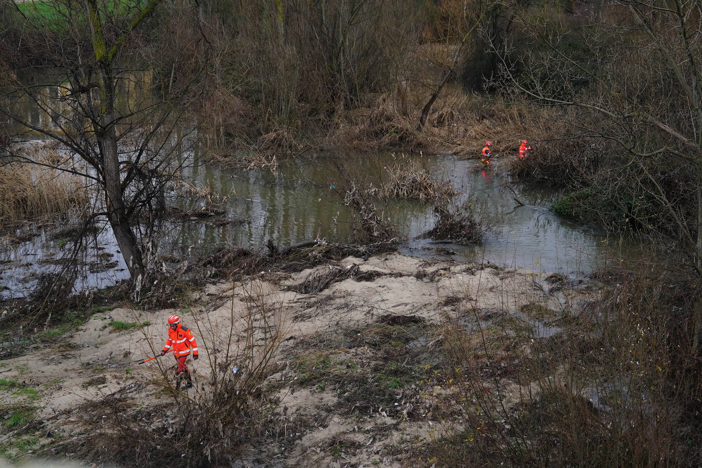 En imágenes: nueva búsqueda en el río para buscar al vecino del Camino de las Aguas desaparecido la semana pasada