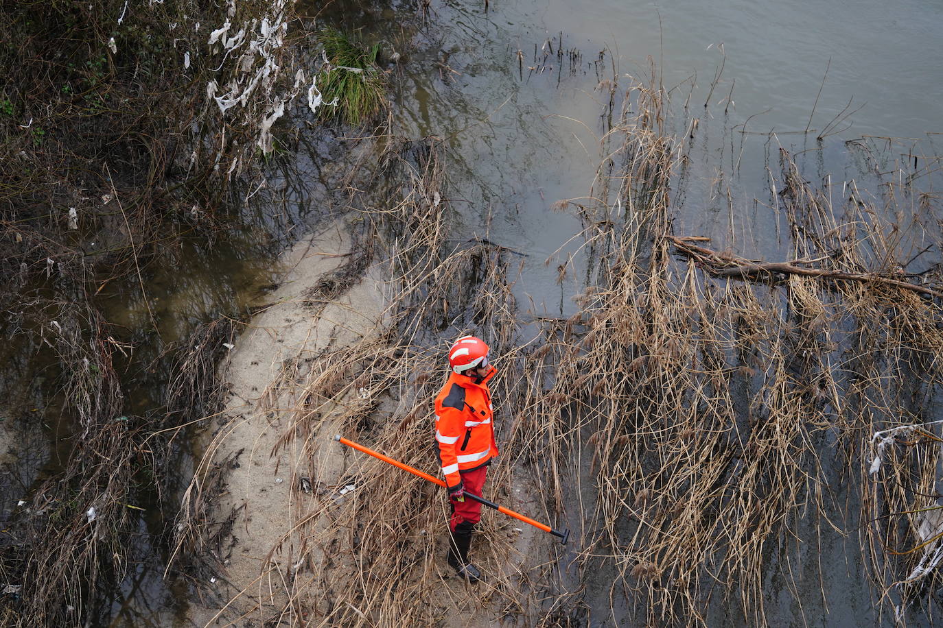 En imágenes: nueva búsqueda en el río para buscar al vecino del Camino de las Aguas desaparecido la semana pasada