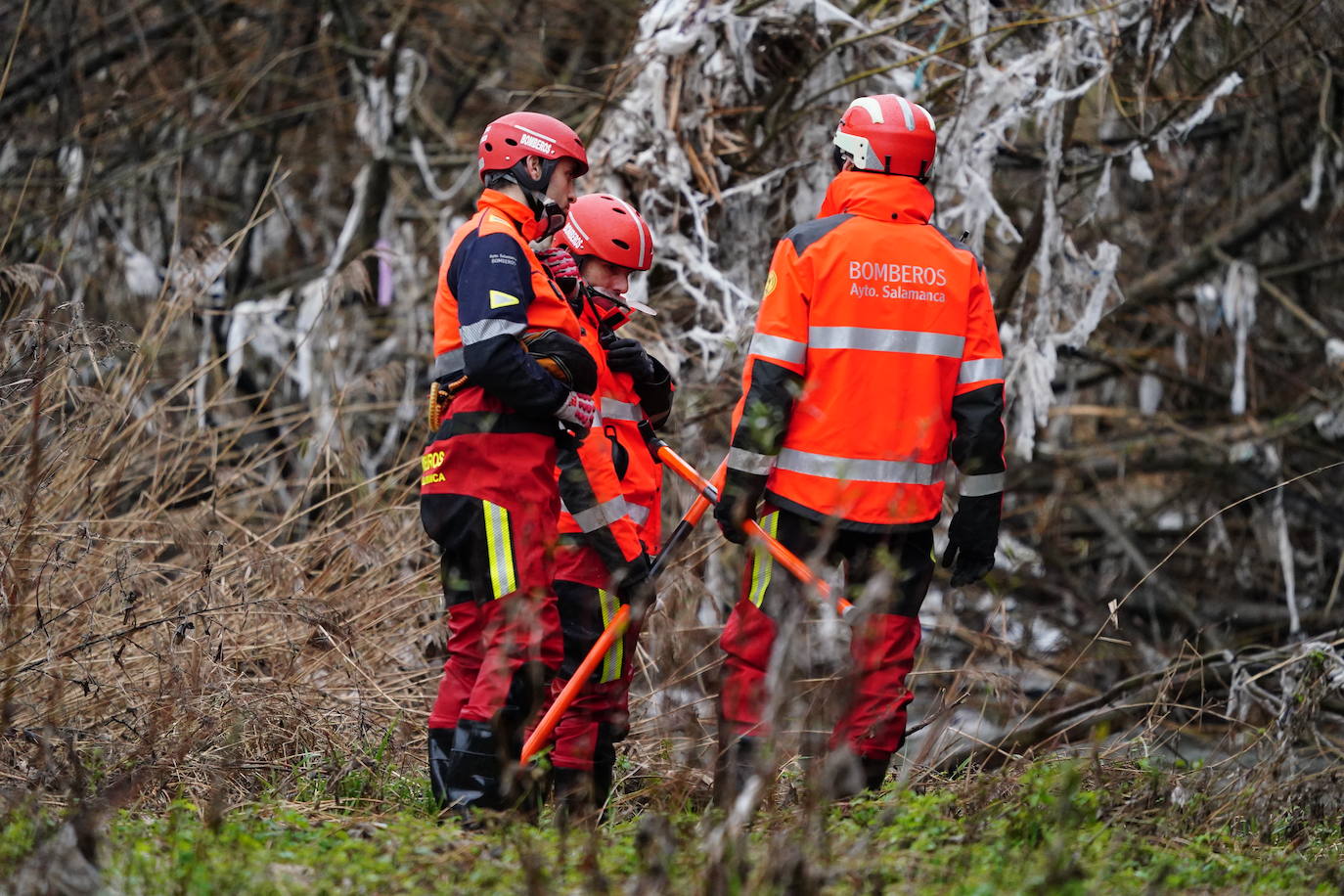 En imágenes: nueva búsqueda en el río para buscar al vecino del Camino de las Aguas desaparecido la semana pasada