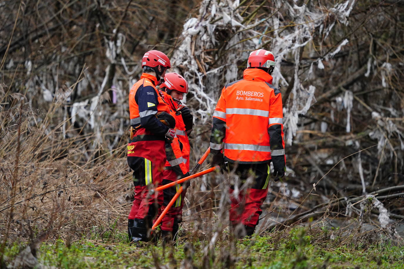 En imágenes: nueva búsqueda en el río para buscar al vecino del Camino de las Aguas desaparecido la semana pasada