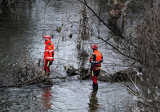 En imágenes: nueva búsqueda en el río para buscar al vecino del Camino de las Aguas desaparecido la semana pasada