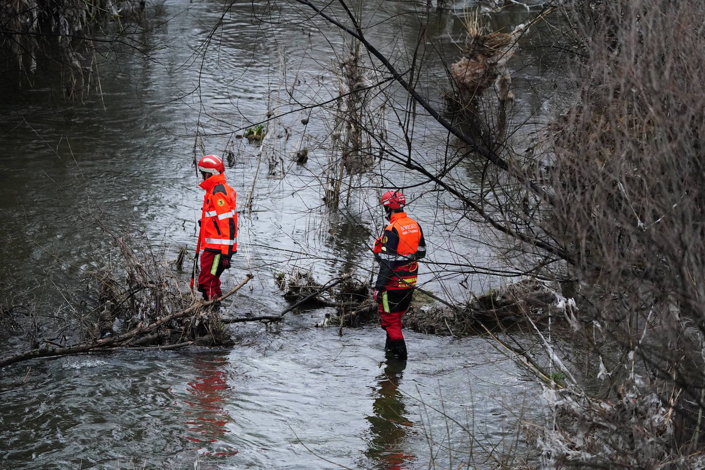 En imágenes: nueva búsqueda en el río para buscar al vecino del Camino de las Aguas desaparecido la semana pasada