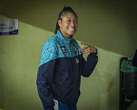 Prince sonriente durante la sesión de entrenamiento de Avenida.