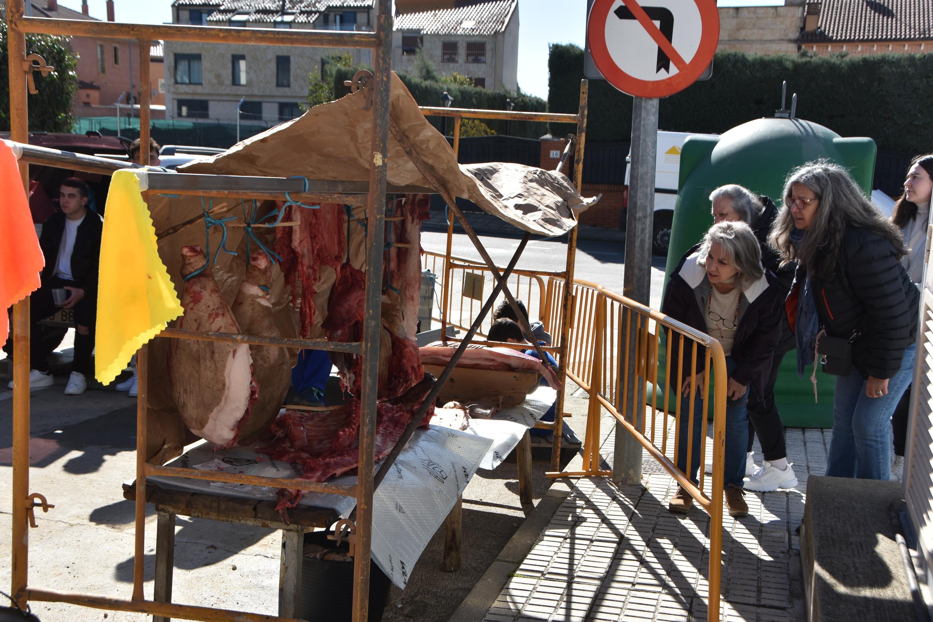 Más de 500 personas participan en la primera matanza celebrada en Cabrerizos