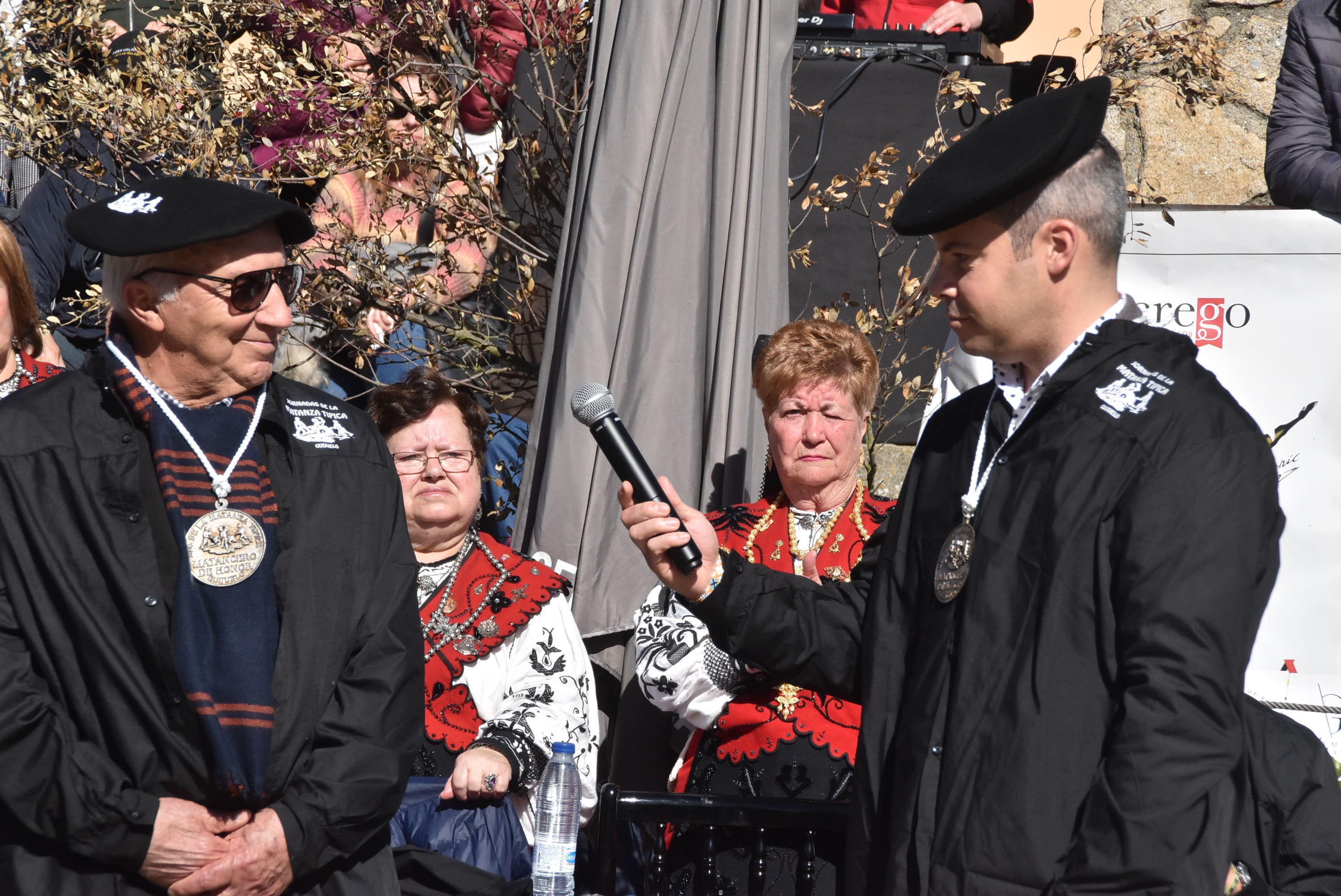 La matanza de Guijuelo rinde homenaje al sabor con numerosas caras conocidas