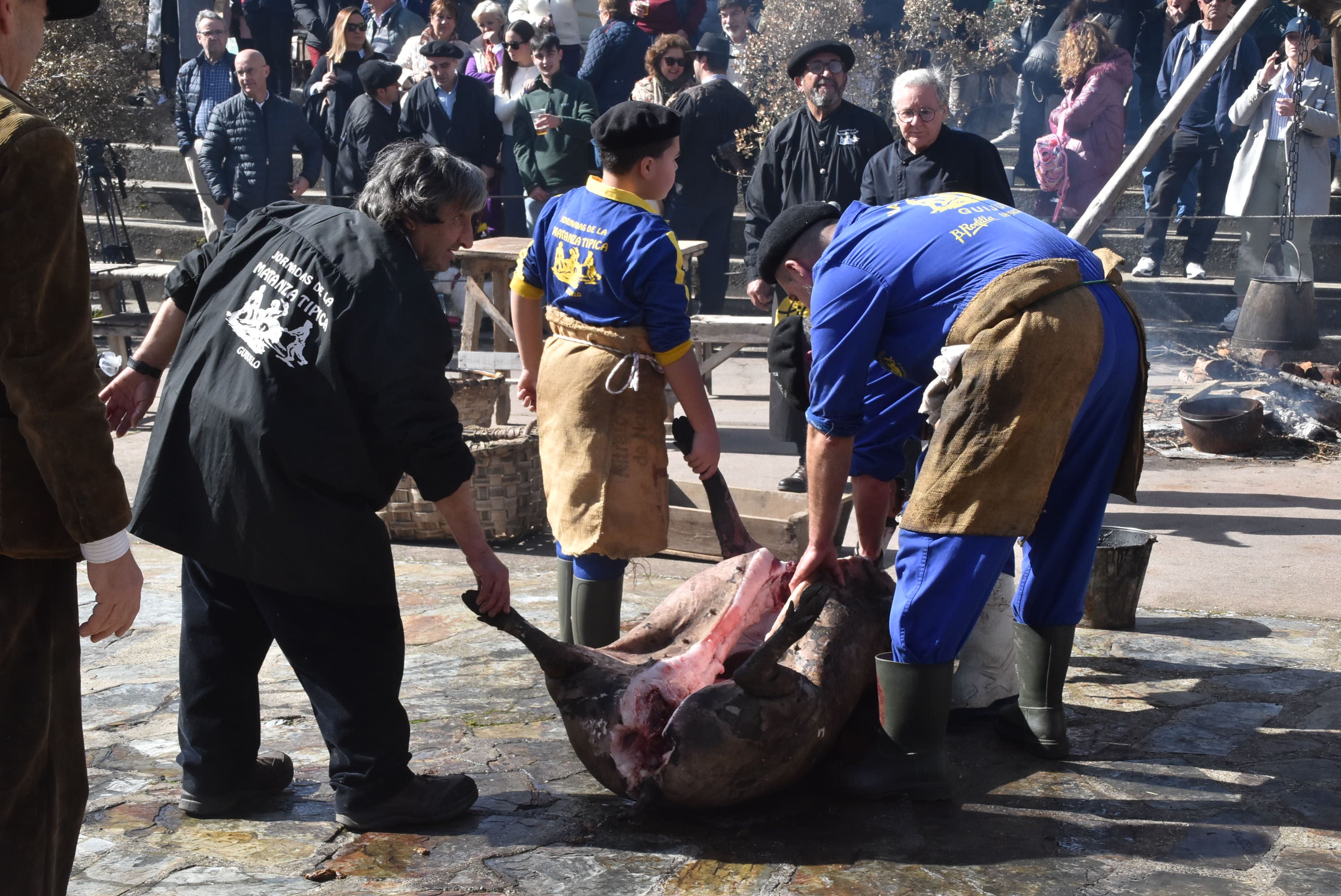 La matanza de Guijuelo rinde homenaje al sabor con numerosas caras conocidas