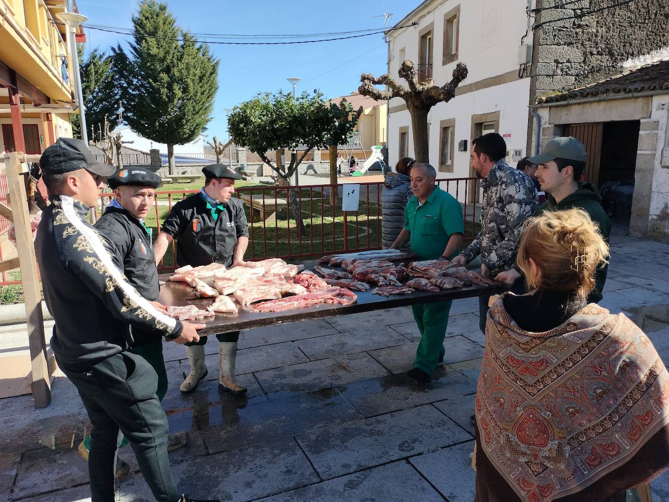 Vicente del Bosque, matancero de honor de la tercera matanza típica de Sorihuela