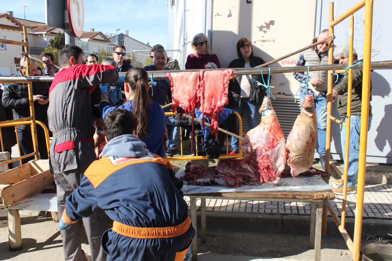 Más de 500 personas participan en la primera matanza celebrada en Cabrerizos