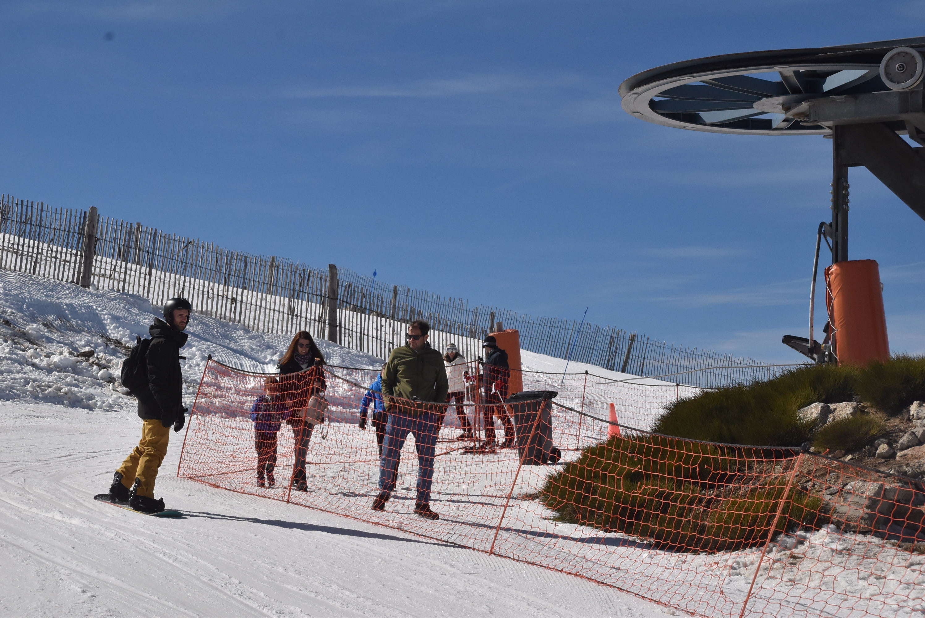 La Covatilla aprovecha el tirón turístico del telesilla y abre una pista para el esquí en la cota alta