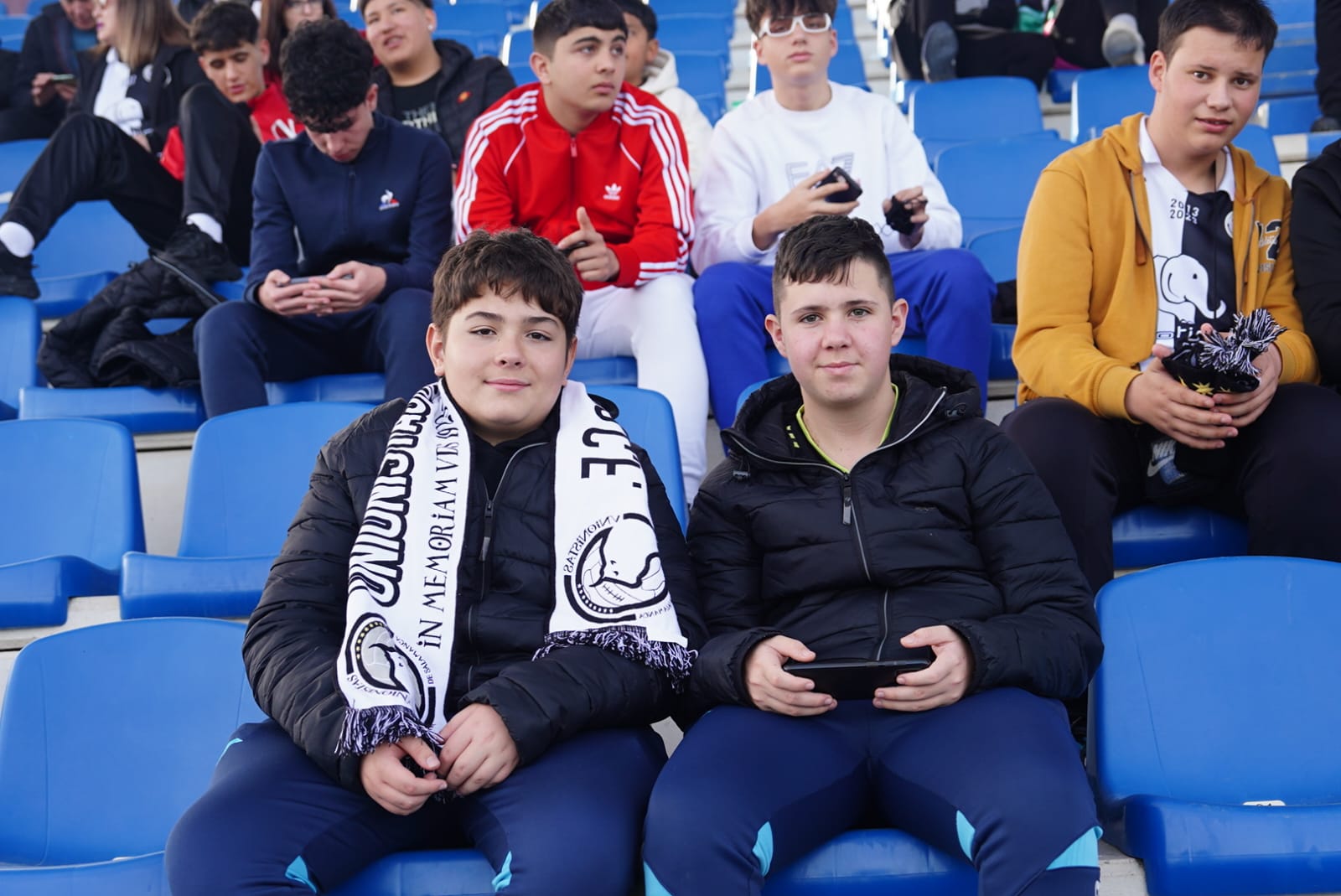 Búscate en la grada del Reina Sofía en el partido de Unionistas contra el Fuenlabrada