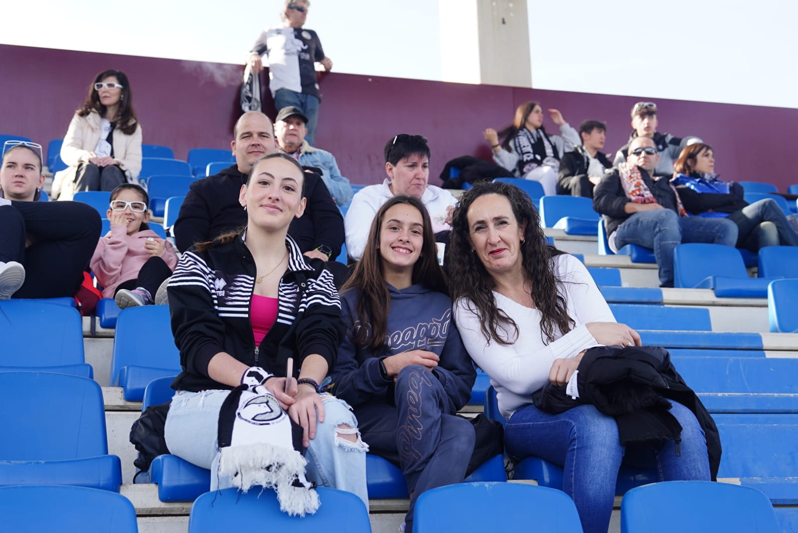 Búscate en la grada del Reina Sofía en el partido de Unionistas contra el Fuenlabrada