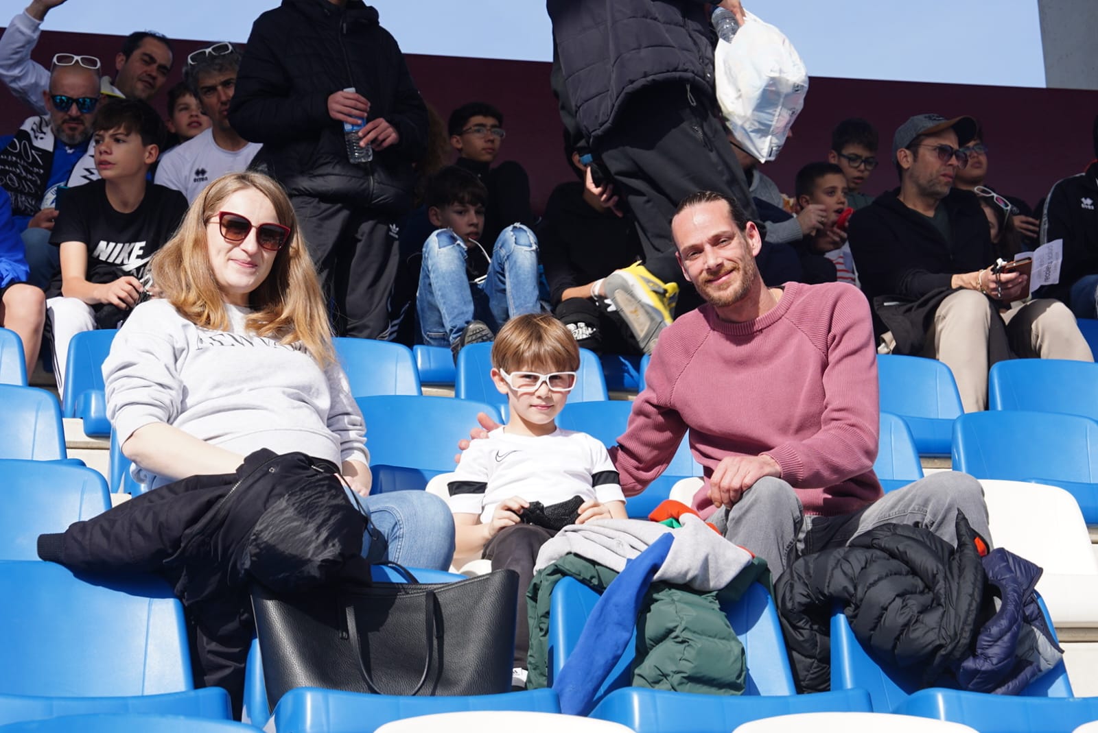 Búscate en la grada del Reina Sofía en el partido de Unionistas contra el Fuenlabrada