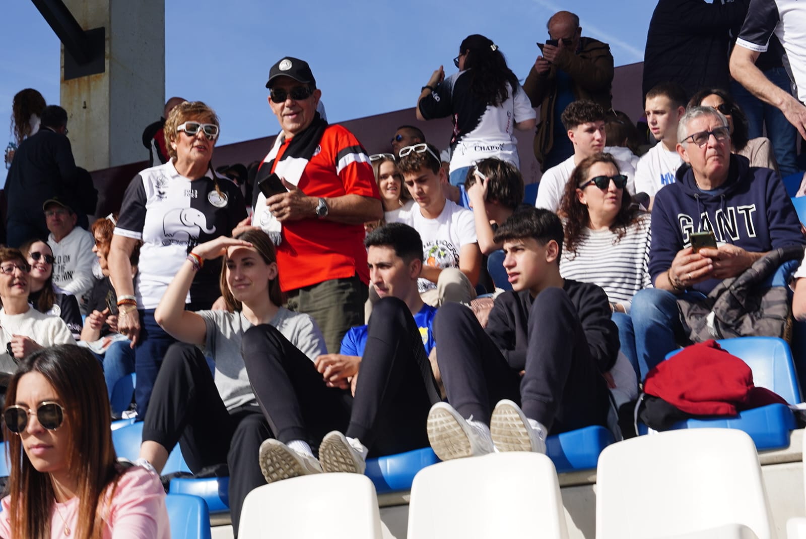 Búscate en la grada del Reina Sofía en el partido de Unionistas contra el Fuenlabrada