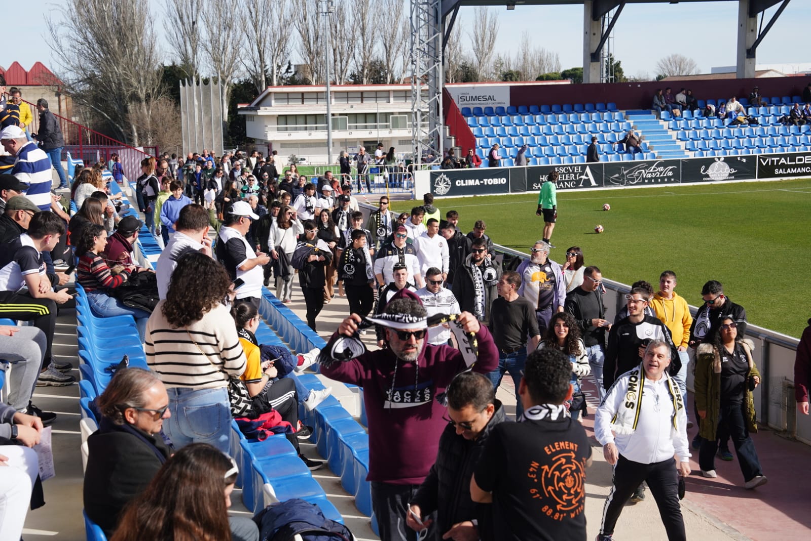 Búscate en la grada del Reina Sofía en el partido de Unionistas contra el Fuenlabrada