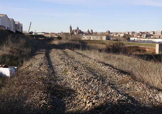 Antiguo trazado de la línea Ruta de la Plata, sin vías a su llegada a Salamanca.