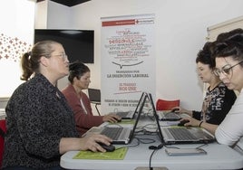 Participantes en el curso 'Actividades de auxiliar de comercio' impartido por Cruz Roja en Santa Marta.