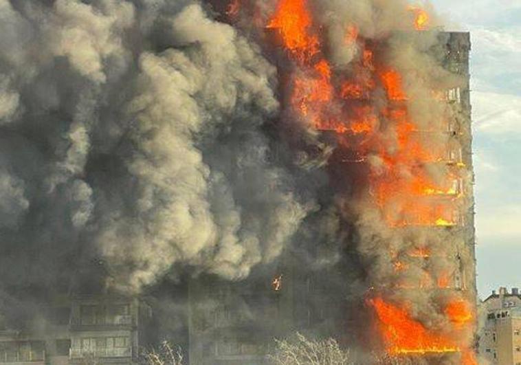 Incendio en un edificio del barrio de Campanar.