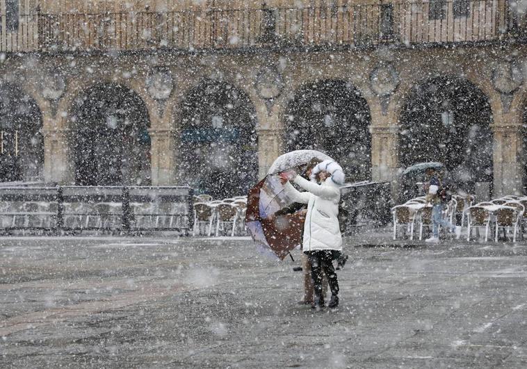 Una imagen de nieve en la Plaza Mayor de Salamanca.