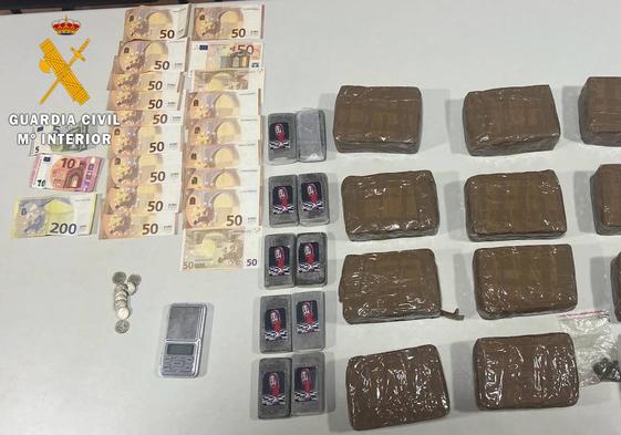 La Guardia Civil detiene en Fuentes de Béjar a un conductor con casi 7 kilos de hachís