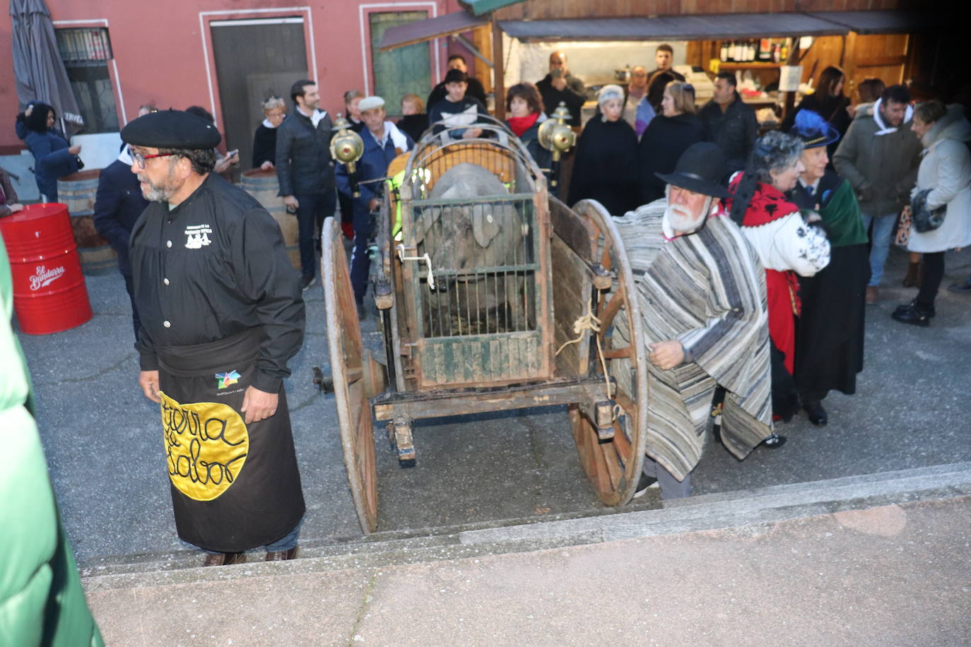 Guijuelo disfruta de su matanza nocturna