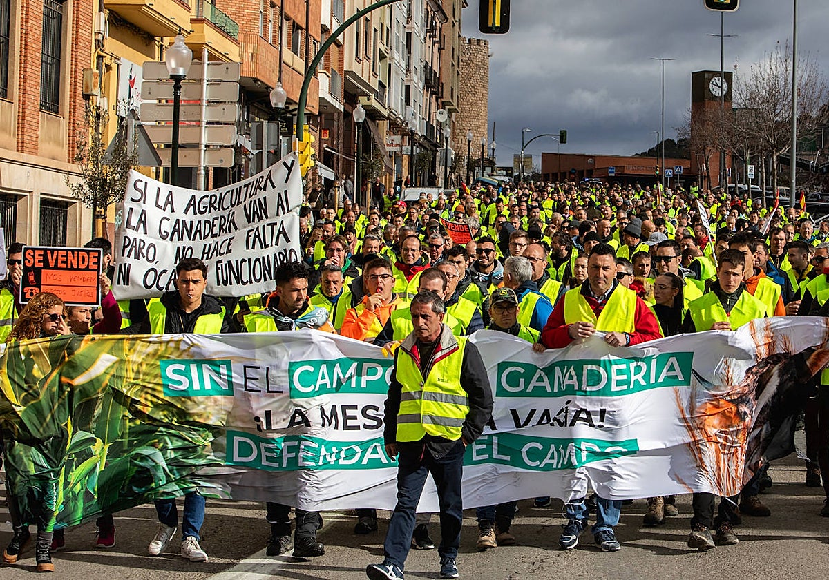 Manifestación de agricultores por las calles de Teruel.