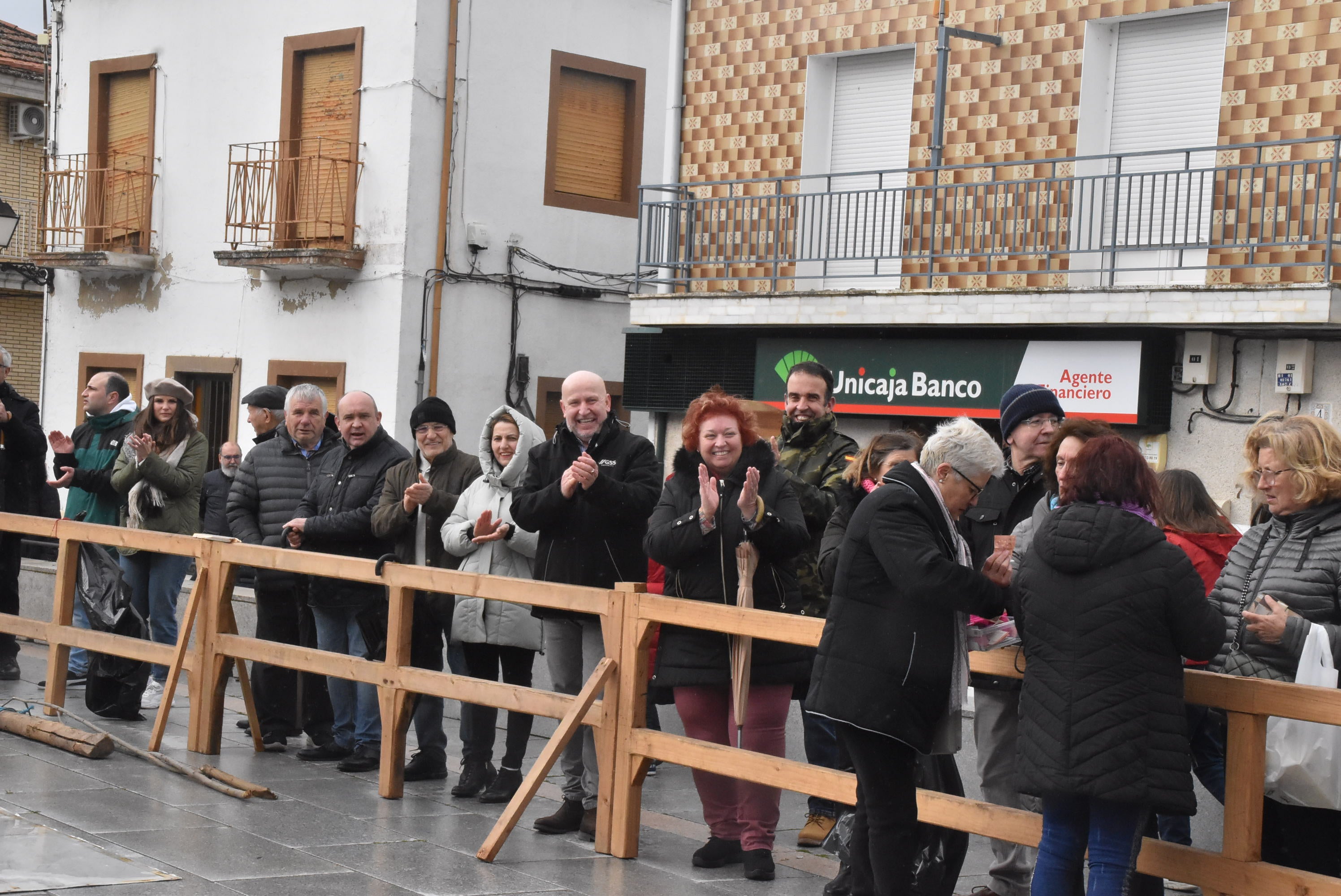 Ledrada une la tradición y la solidaridad en torno a su matanza