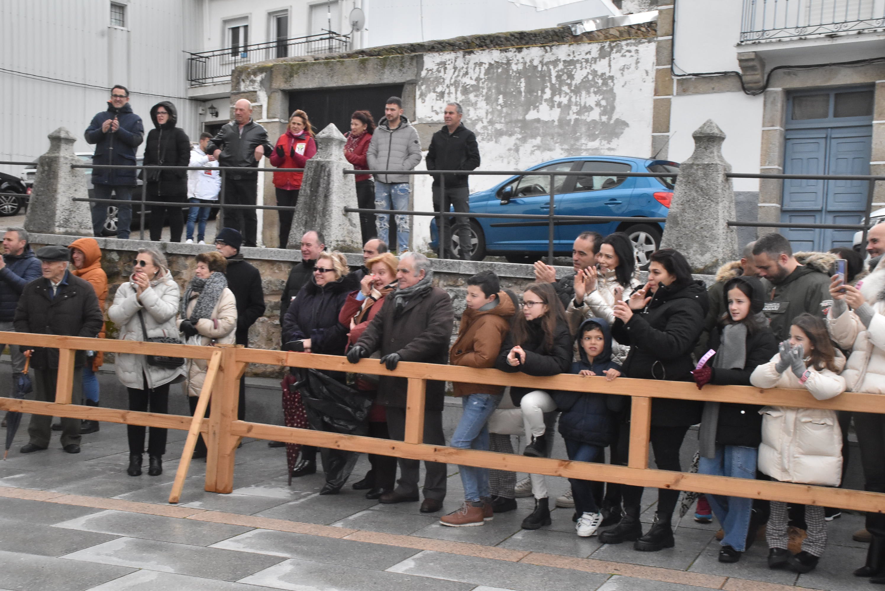 Ledrada une la tradición y la solidaridad en torno a su matanza