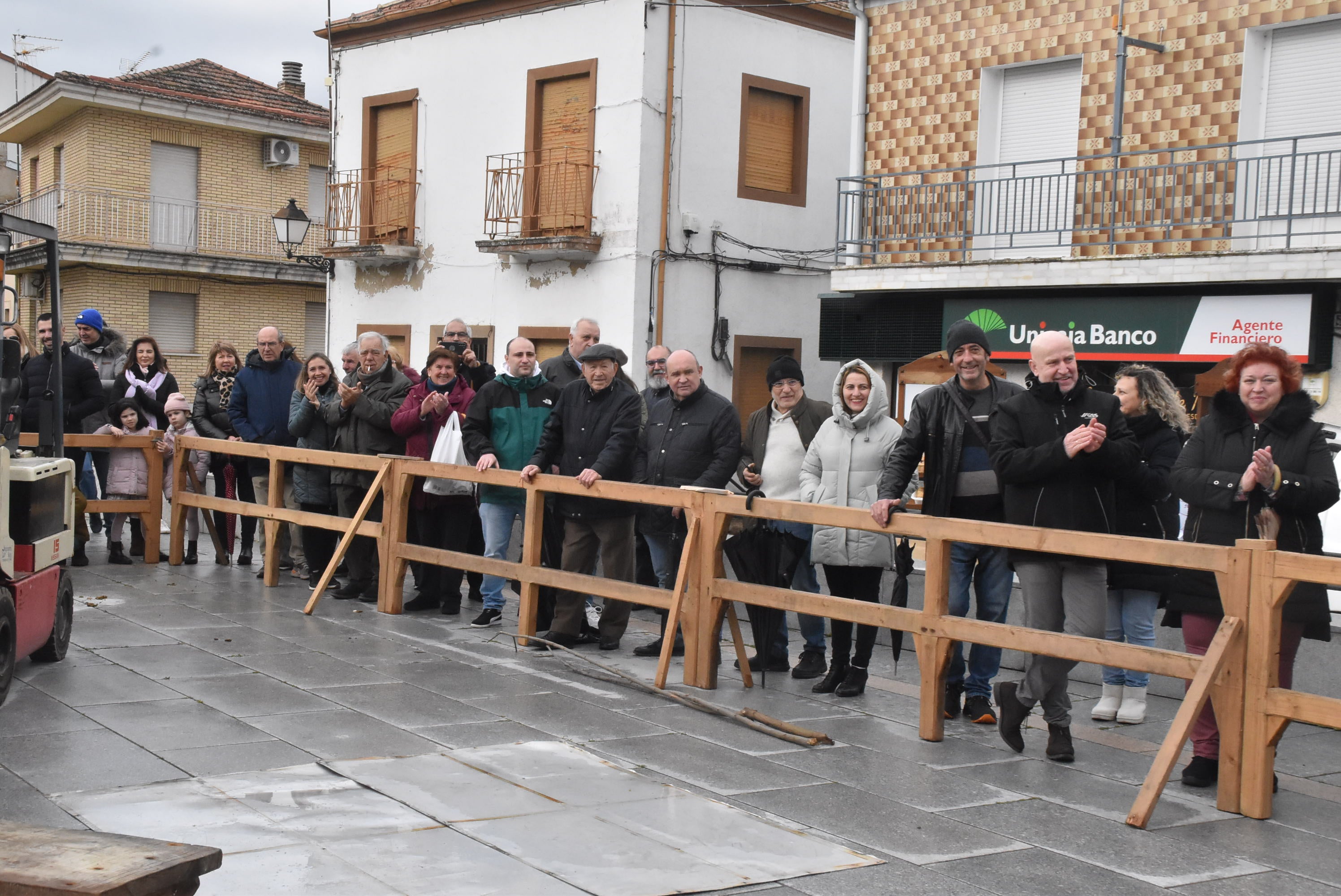 Ledrada une la tradición y la solidaridad en torno a su matanza