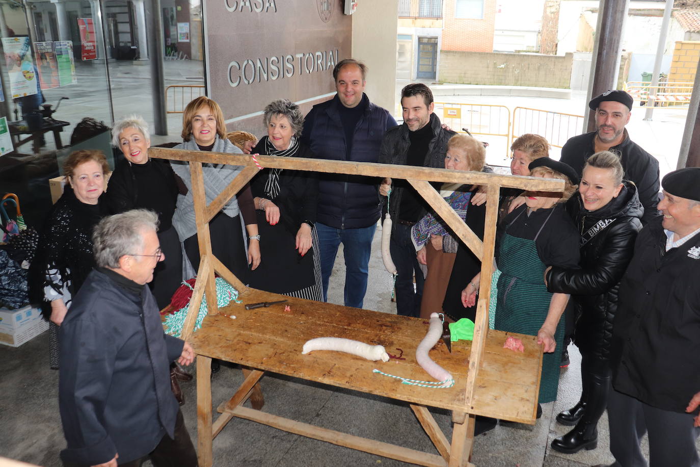 &quot;Cochino matado, invierno solucionado&quot;, Guijuelo despide su matanza típica 2024