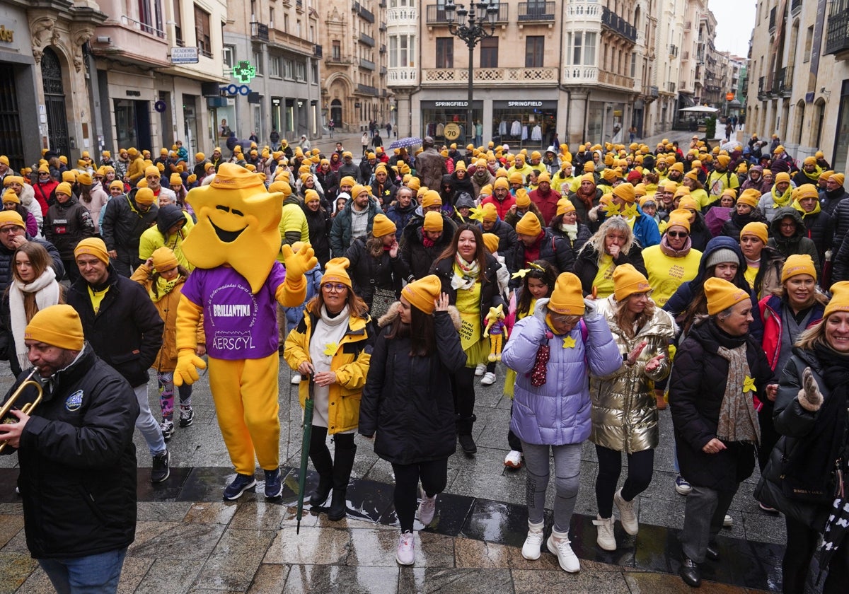 La &#039;marea amarilla&#039; inunda Salamanca por las enfermedades raras