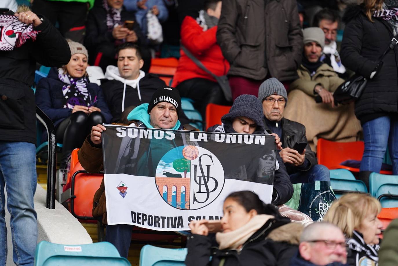 Búscate en la grada del Helmántico en el partido entre el Salamanca UDS y el Bembibre