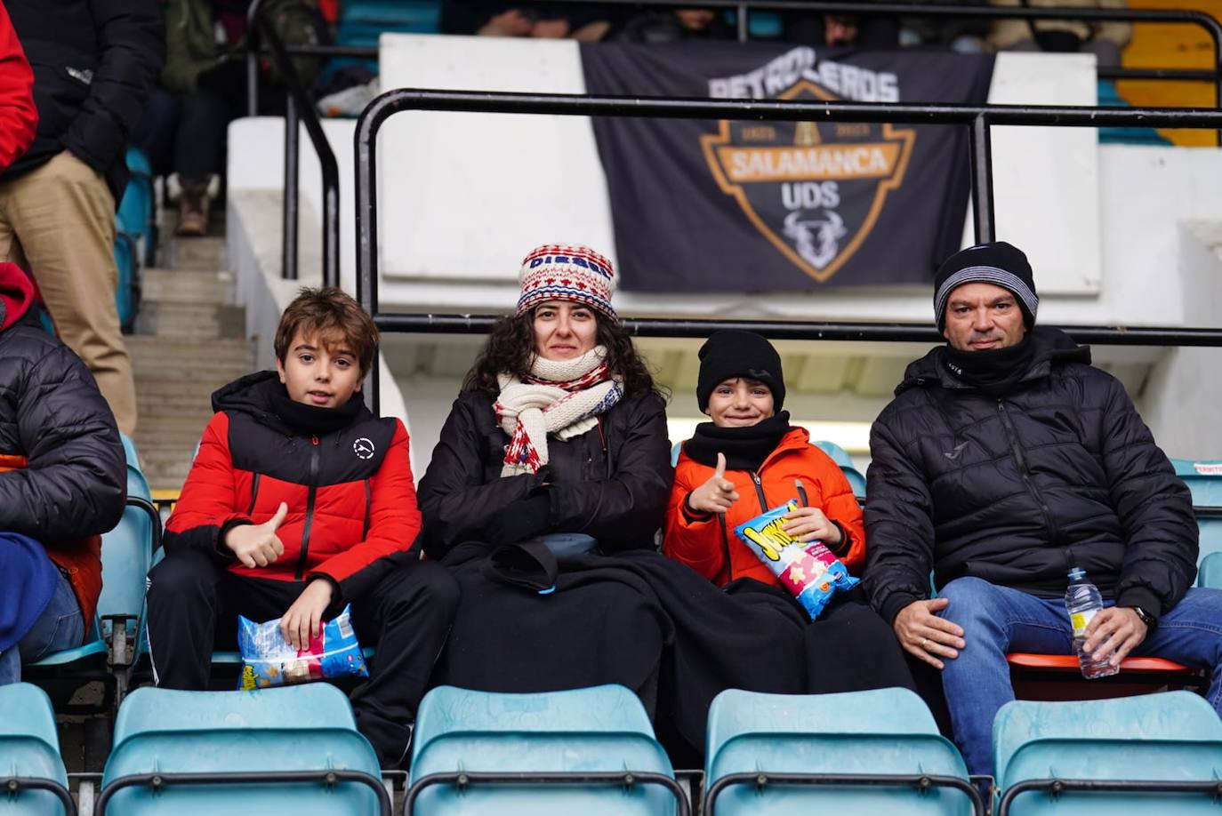 Búscate en la grada del Helmántico en el partido entre el Salamanca UDS y el Bembibre