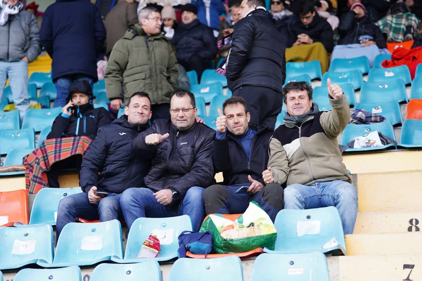 Búscate en la grada del Helmántico en el partido entre el Salamanca UDS y el Bembibre