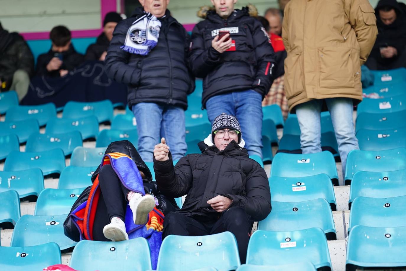 Búscate en la grada del Helmántico en el partido entre el Salamanca UDS y el Bembibre