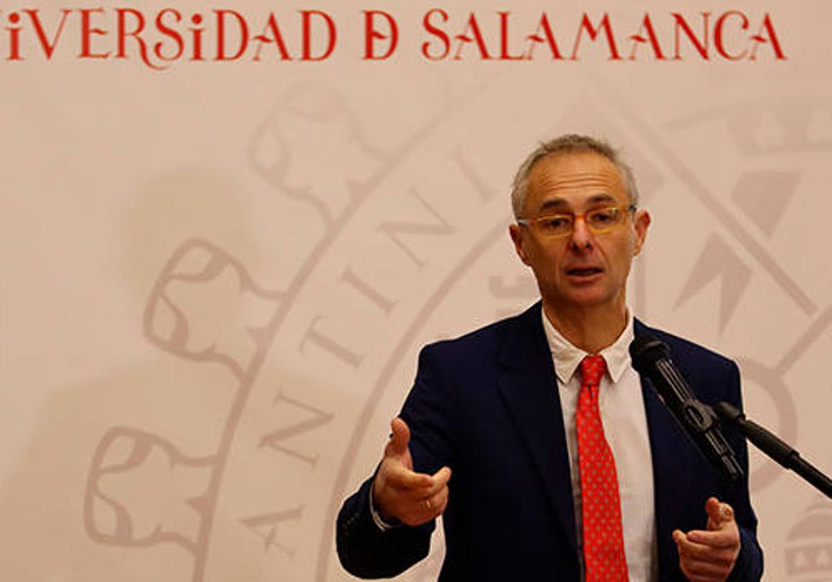 Ricardo Rivero, rector de la Universidad de Salamanca.