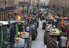 Tractores en la Gran Vía de Salamanca en una de las protestas agrarias de este mes