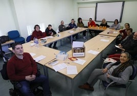 Integrantes del taller de lectura en la sede de ASDEM.