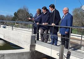 El alcalde de Ledrada se emociona en la inauguración de la nueva depuradora