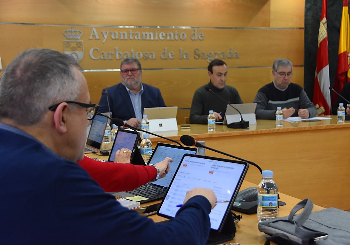 Parte del Equipo de Gobierno del Ayuntamiento de Carbajosa, durante el pleno.