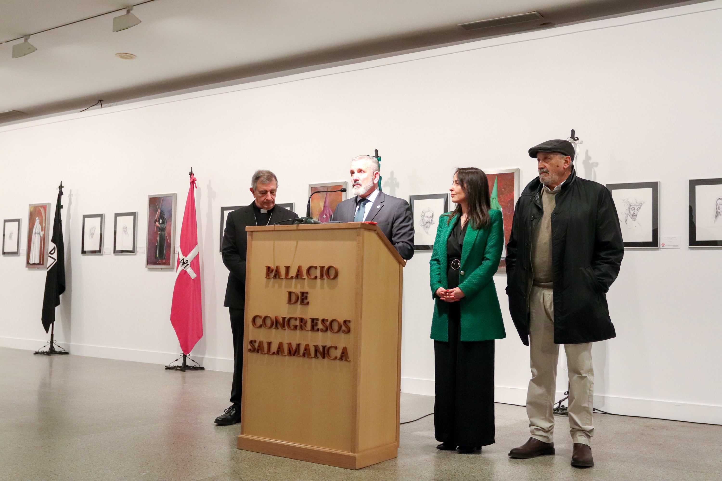 La Pasión salmantina reluce en el Palacio de Congresos con una muestra de Amable Diego