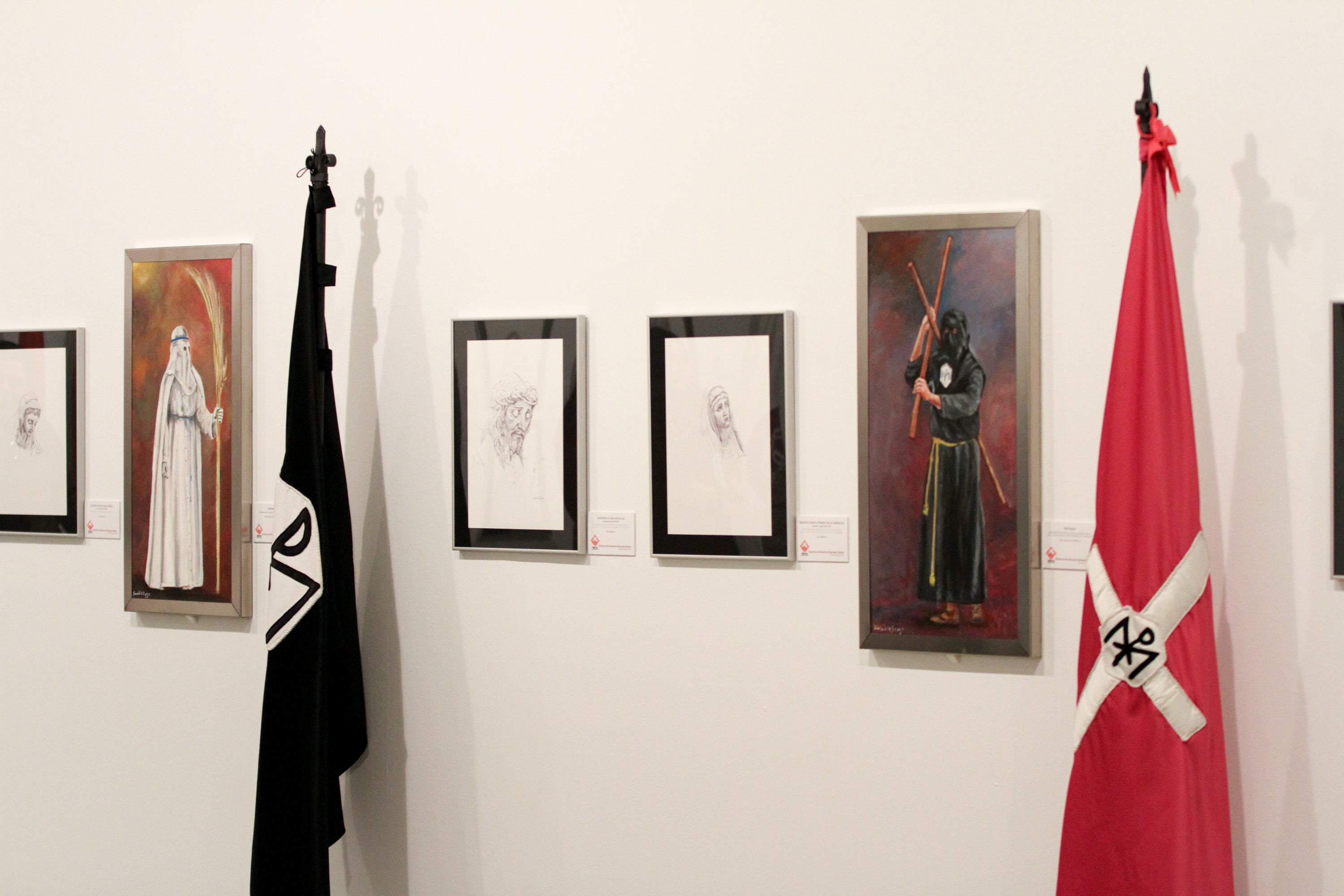 La Pasión salmantina reluce en el Palacio de Congresos con una muestra de Amable Diego