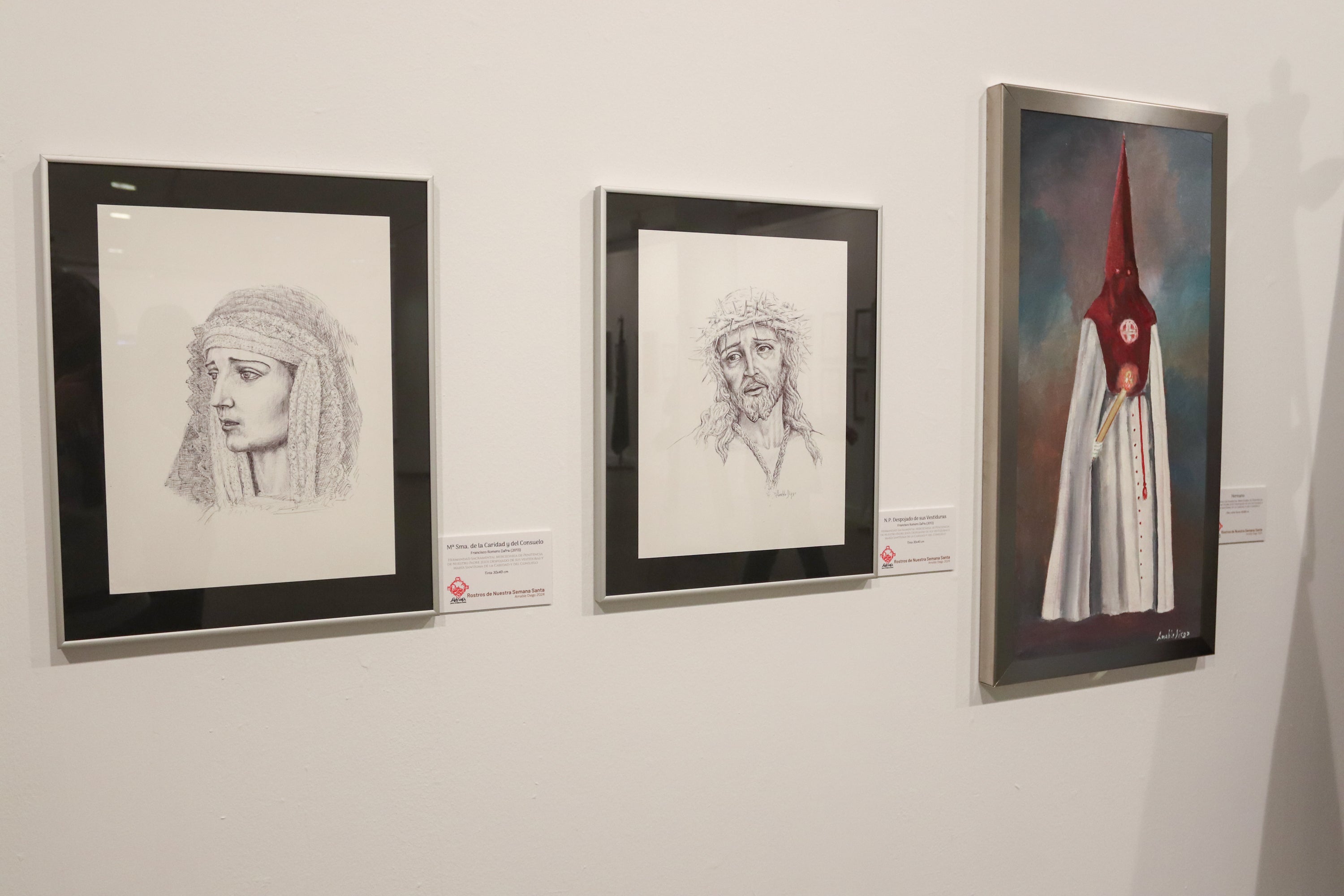 La Pasión salmantina reluce en el Palacio de Congresos con una muestra de Amable Diego