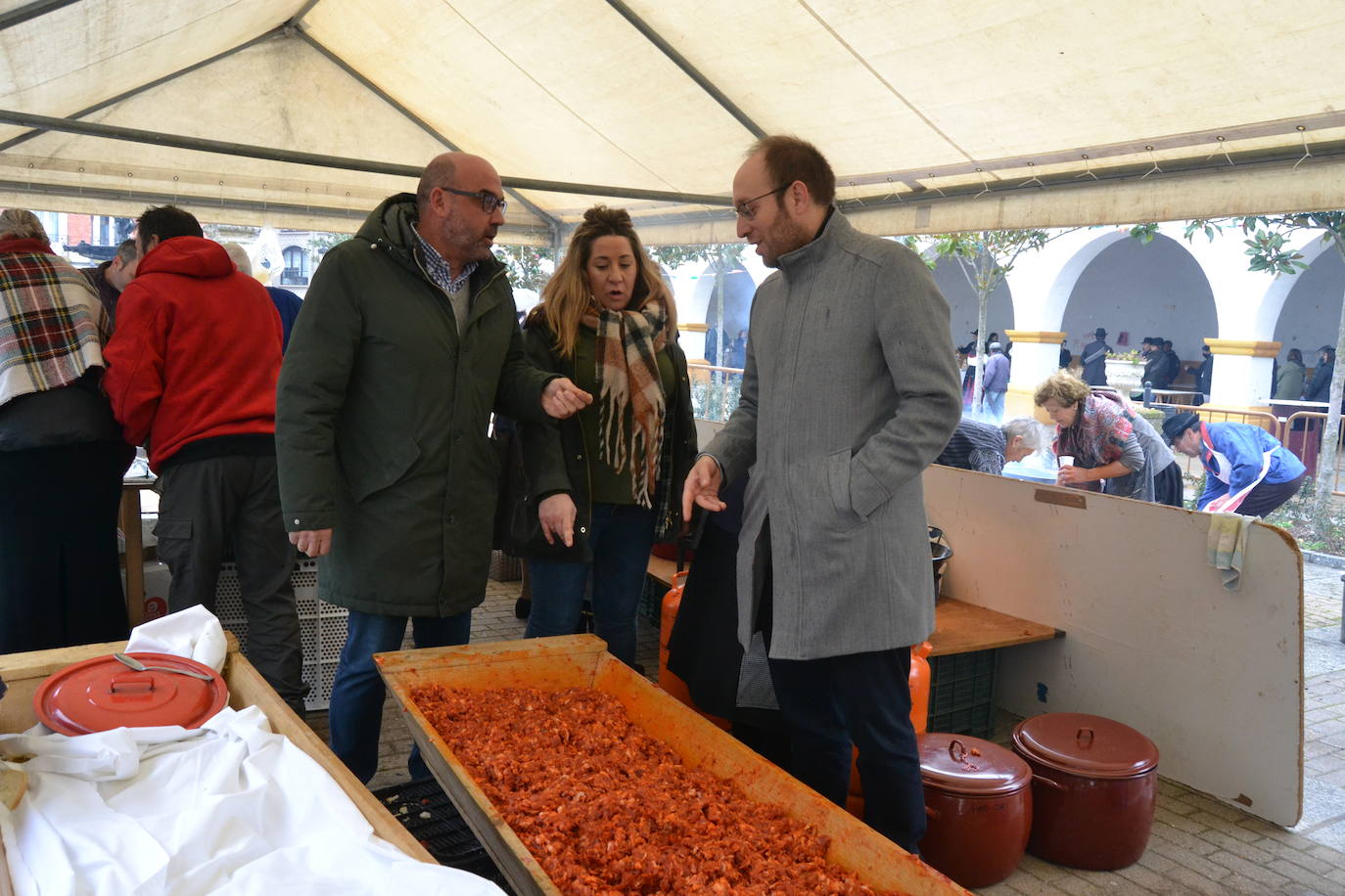 La tradición y el buen comer no faltan en la Feria de Botijeros de Ciudad Rodrigo