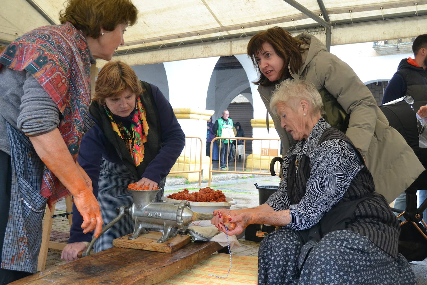 La tradición y el buen comer no faltan en la Feria de Botijeros de Ciudad Rodrigo