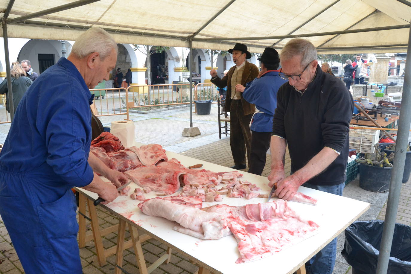 La tradición y el buen comer no faltan en la Feria de Botijeros de Ciudad Rodrigo