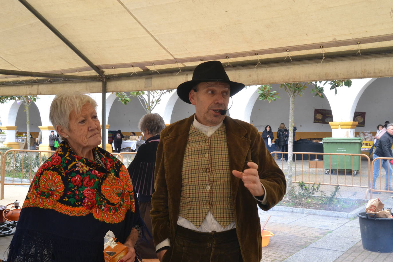 La tradición y el buen comer no faltan en la Feria de Botijeros de Ciudad Rodrigo